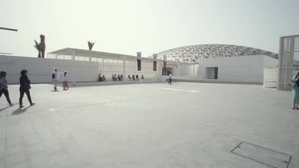 Louvre Abu Dhabi es un video de archivo de museo de arte y civilización — Vídeo de stock