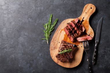 Dilimlenmiş dana biftek ızgara