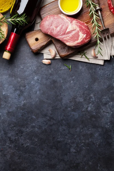 Bife de striploin cru — Fotografia de Stock