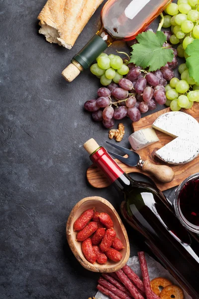 Vino con uva e cibo — Foto Stock