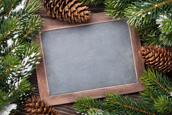 Noel köknar ağacı ve yazı tahtası — Stok fotoğraf