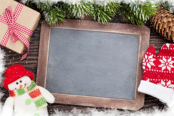 Decoração de Natal e quadro-negro — Fotografia de Stock