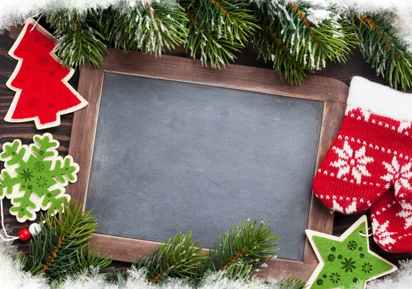 Noel dekor ve yazı tahtası — Stok fotoğraf