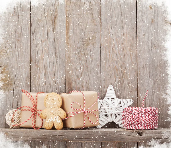 Cajas de regalo de Navidad y decoración — Foto de Stock