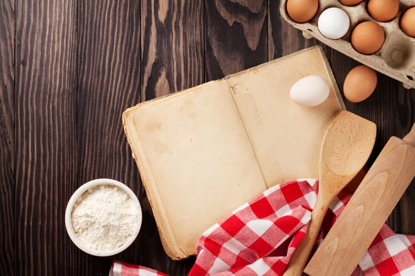 Blank recipe book with utensils and ingredients — Φωτογραφία Αρχείου