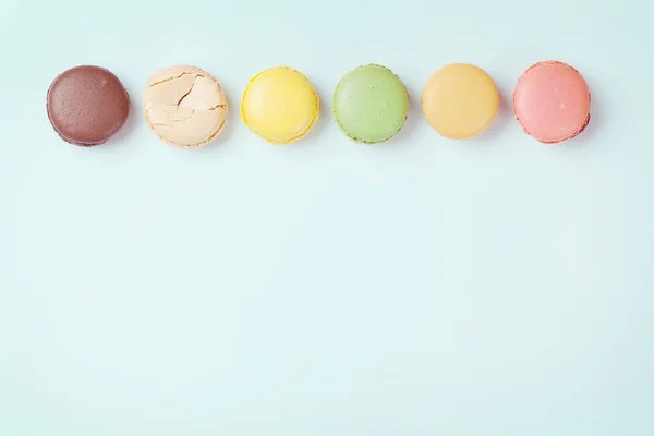 Row of sweet colorful macaroons — Stock Photo, Image