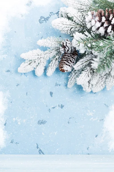 Ramo di abete nevoso di Natale — Foto Stock
