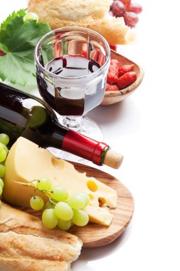 Kırmızı şarapla peynir ve ekmek