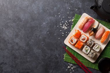 Suşi, maki ve yeşil çay