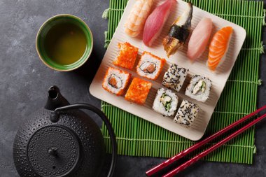 Suşi, maki ve yeşil çay