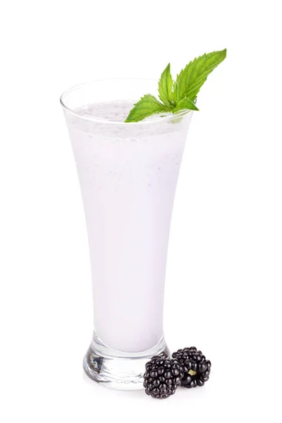 Blackberry milk smoothie with mint — Stock Photo, Image