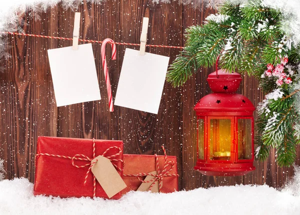 Kerst kaars lantern en foto frames — Stockfoto