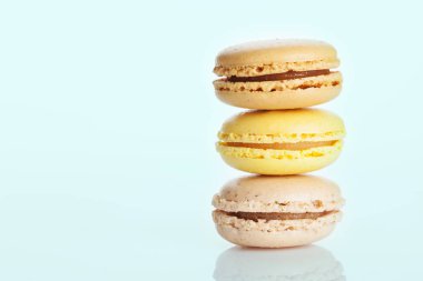 renkli macaroons yığını 