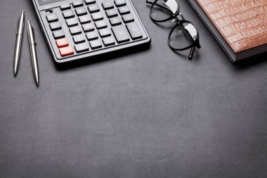 Ofis Resepsiyon Masa başı işleri ile