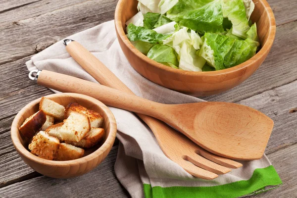 Cozinhar salada de césar saudável fresco — Fotografia de Stock