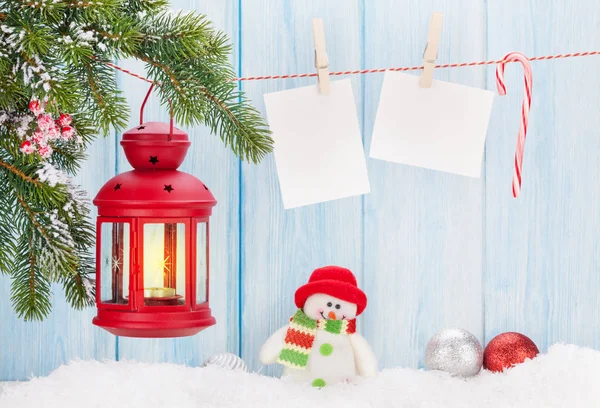 Kerst kaars lantern en foto frames — Stockfoto