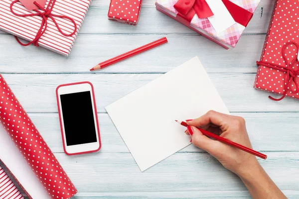 Tarjeta de felicitación de escritura femenina — Foto de Stock