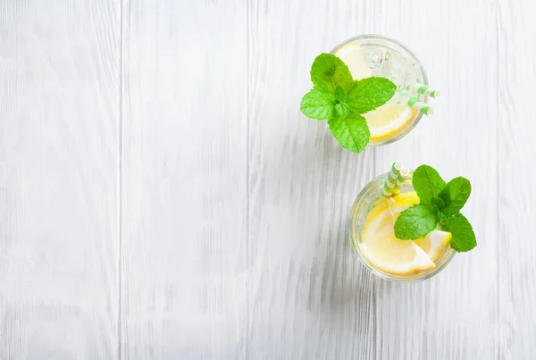 레모네이드 레몬, 민트와 얼음 — 스톡 사진
