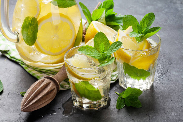 Lemonade with lemon, mint and ice