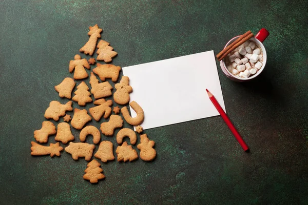 Biscotti albero di Natale e biglietto di auguri — Foto Stock