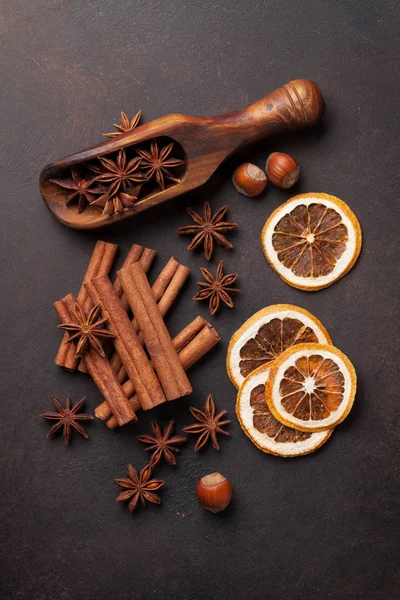 Anise and cinnamon spices — Stock Photo, Image
