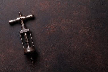 Vintage tirbuşon masada