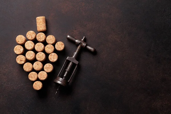 Vintage corkscrew and wine corks — Stock Photo, Image