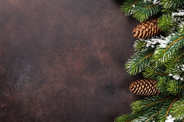 눈 덮인 전나무 나무 크리스마스 배경 — 스톡 사진