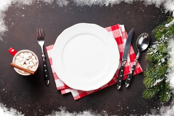 Prato de jantar de Natal, talheres e chocolate quente — Fotografia de Stock