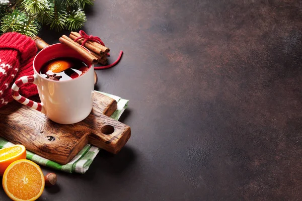 Weihnachtsglühwein und Zutaten — Stockfoto