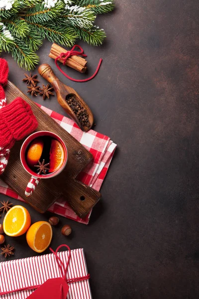 Vino caliente de Navidad e ingredientes — Foto de Stock