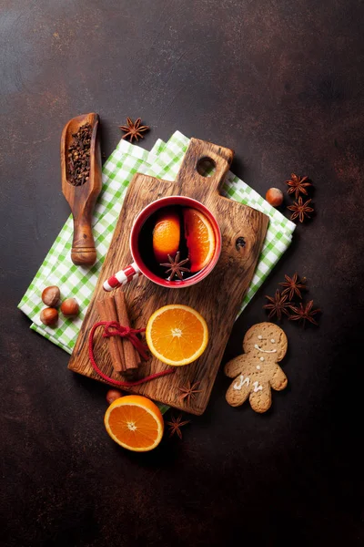 Kerstmis warme wijn en ingrediënten — Stockfoto