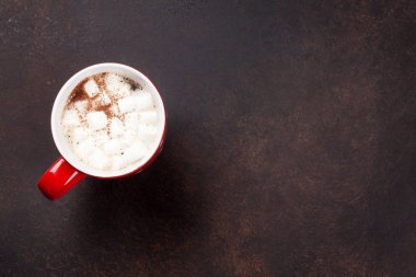 Hatmi masada sıcak çikolata