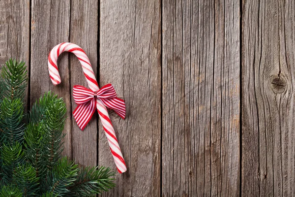 クリスマス菓子の杖とモミの木 — ストック写真