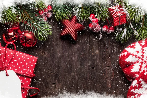 Vánoční strom jedle, výzdoba a dárky — Stock fotografie