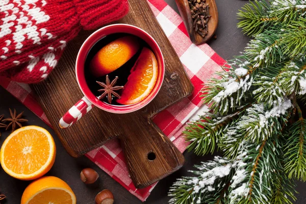 Weihnachtsglühwein und Zutaten — Stockfoto