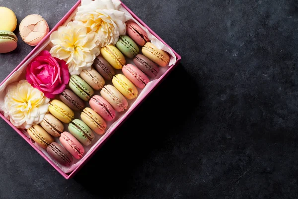 Farbenfrohe Makronen. Süße Macarons — Stockfoto