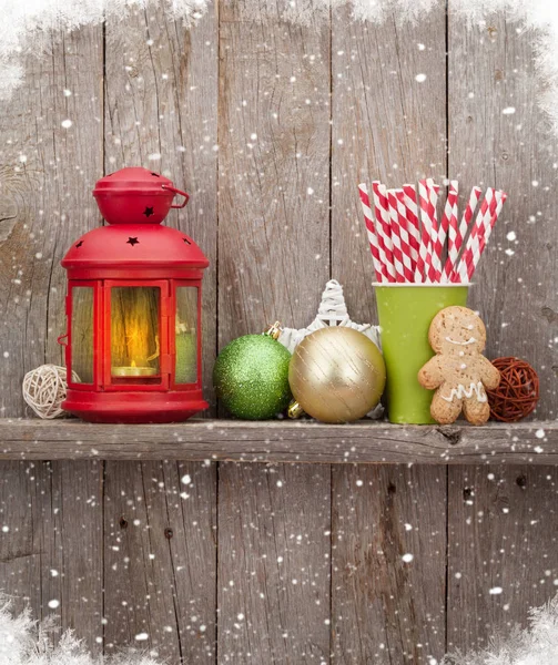 Lanterna de vela de Natal e decoração — Fotografia de Stock