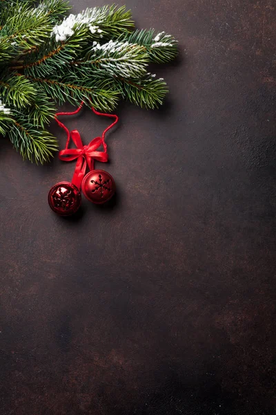 Sfondo natalizio con abete e arredamento — Foto Stock