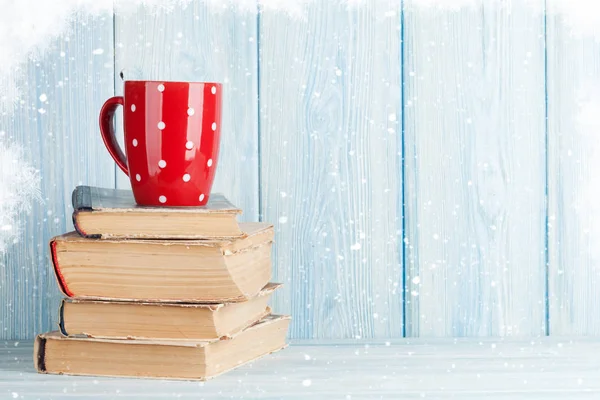 Gorąca czekolada cup na książki — Zdjęcie stockowe
