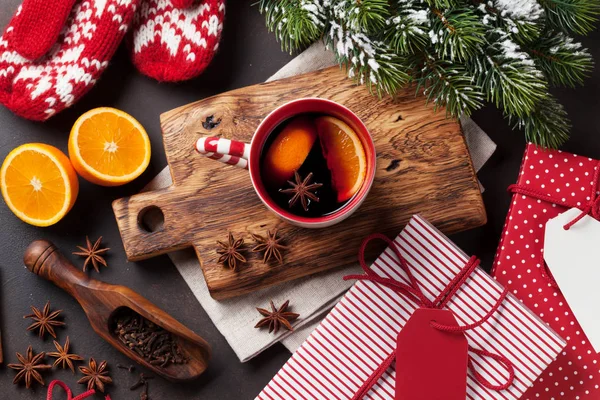 Weihnachtsglühwein und Zutaten — Stockfoto