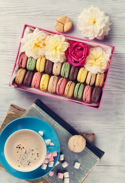 Colorful macaroons in pink box — Stock Photo, Image