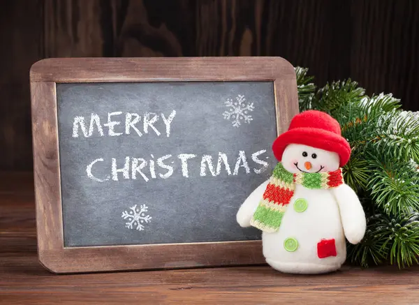 Pizarra de Navidad, muñeco de nieve y árbol — Foto de Stock