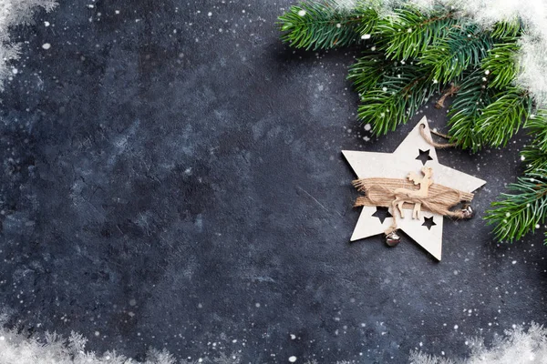 Рождественская елка и декор — стоковое фото