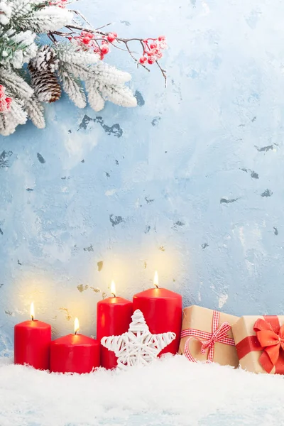 Velas de Navidad y cajas de regalo — Foto de Stock