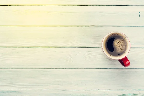 Kaffekopp på trebord – stockfoto