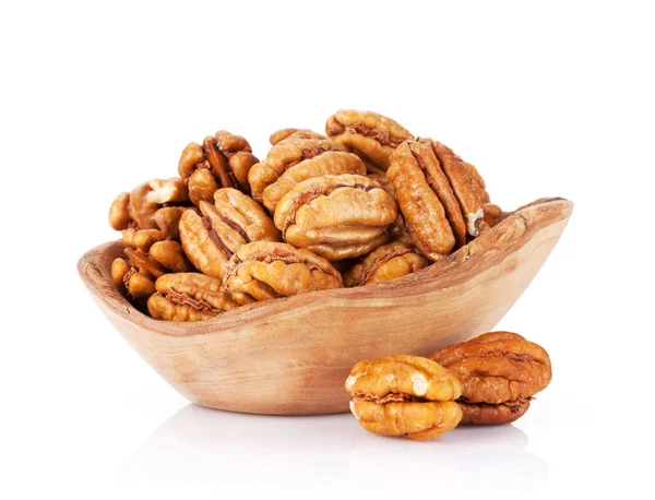 Орехи орехов орехов в деревянной чаше — стоковое фото
