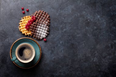 kahve ve çilek ile gözleme