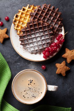 kahve ve çilek ile gözleme