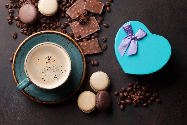 Café, chocolate e macaroons — Fotografia de Stock